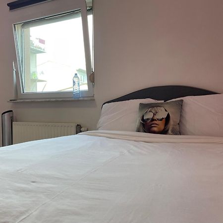 Large Room In Schuttrange Free Parking 10Mins To Airport Excellent Customer Services エクステリア 写真