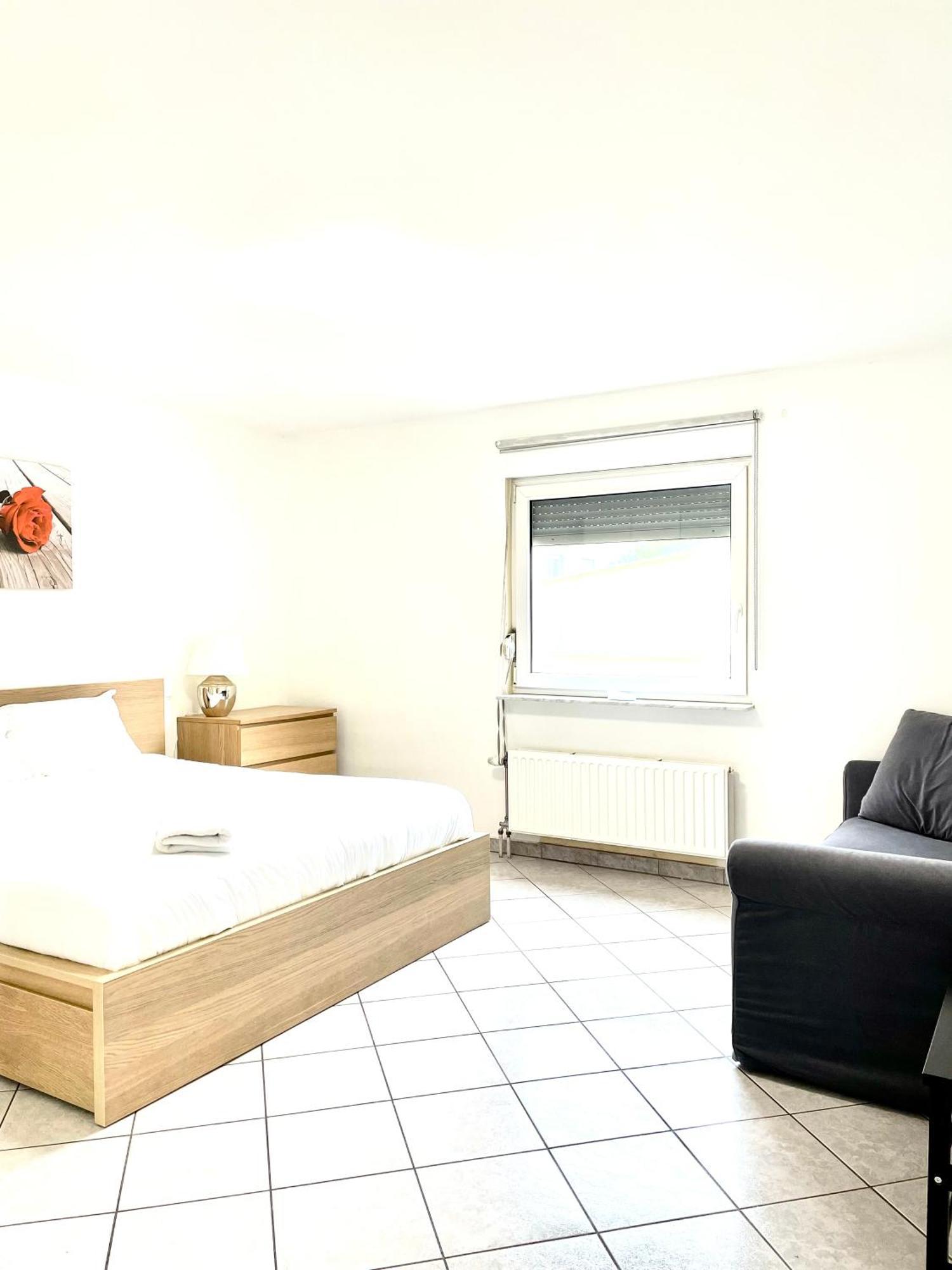 Large Room In Schuttrange Free Parking 10Mins To Airport Excellent Customer Services エクステリア 写真